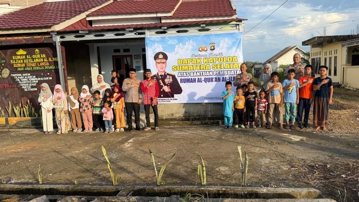 Polda Sumsel salurkan bantuan di OKU Timur. (dok. ist)