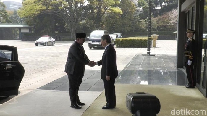 Presiden Prabowo Subianto melakukan kunjungan resmi perdananya ke Jepang, disambut Kaisar Naruhito di Imperial Palace, Tokyo.