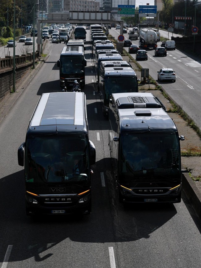 Protes BBM Mahal, Truk dan Bus Melaju Lambat di Paris