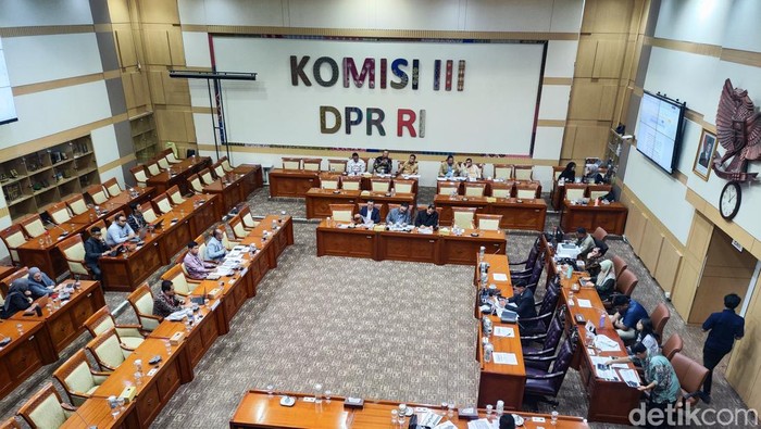 Rapat Komisi III DPR bersama para pakar, Senin (30/3/2026).