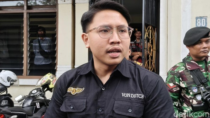 Resbob usai menjalani sidang di PN Bandung.