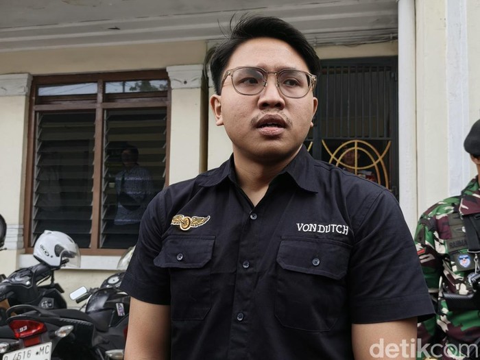 Resbob usai menjalani sidang di PN Bandung.
