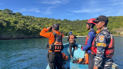 Operasi pencarian korban yang hanyut di pantai Tanjung Bloam, Desa Sekaroh, Kecamatan Jerowaru, Lombok Timur, NTB oleh Tim SAR gabungan, Senin (30/3/2026). foto (Dok. Tim SAR Mataram)