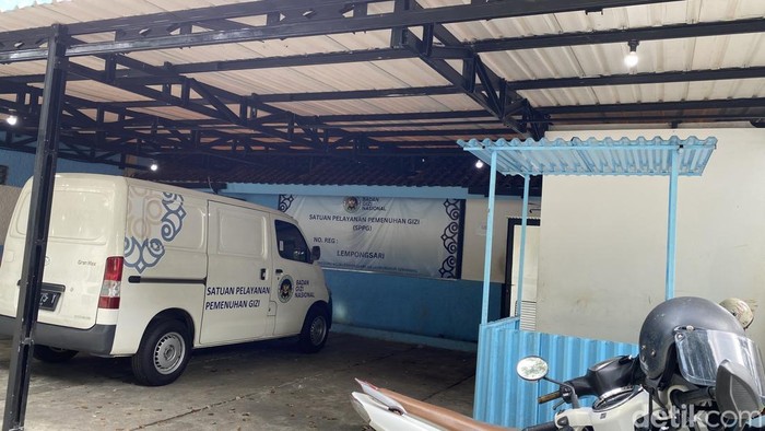 SPPG Lempongsari yang berhenti beroperasional sementara usai disidak, di Kelurahan Lempongsari, Kecamatan Gajahmungkur, Kota Semarang, Senin (30/3/2026).