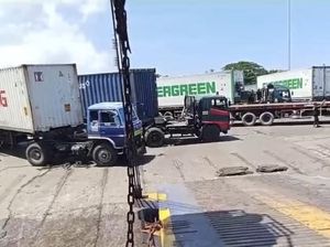 Arus Balik Lebaran Memanas, Sopir Truk Blokade Pelabuhan Gilimanuk