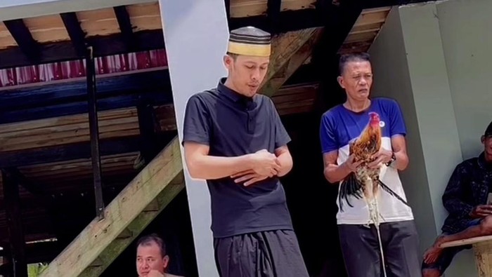 Viral dukun di Sinjai lakukan ritual diduga menyerupai gerakan salat.