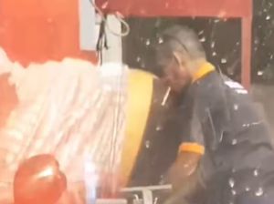 Viral Pria Diduga Pegawai SPBU di Perintis Makassar Merokok Saat Bekerja