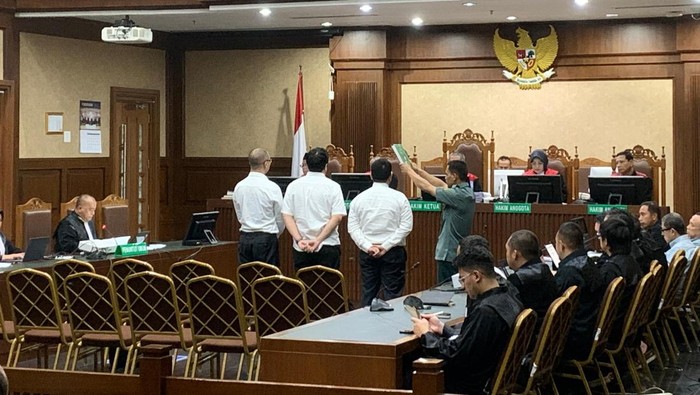 Anak Riza Chalid, Muhamad Kerry Adrianto Riza, saat menjadi saksi mahkota sidang kasus korupsi tata kelola minyak mentah di Pengadilan Tipikor Jakarta Pusat, Selasa (31/3/2026).