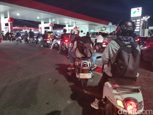 Antrean BBM di Sejumlah SPBU Sidoarjo Mulai Mengular Malam Ini