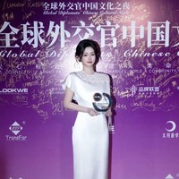 Bahkan drama The 18-Year-Old Grandma Arrives, Restoring Family Glory yang dibintangi Li Keyi mencatat sekitar 12 miliar penayangan. Ini menjadikannya salah satu short drama paling sukses di platform Hongguo. Foto: Dok. Weibo, Instagram