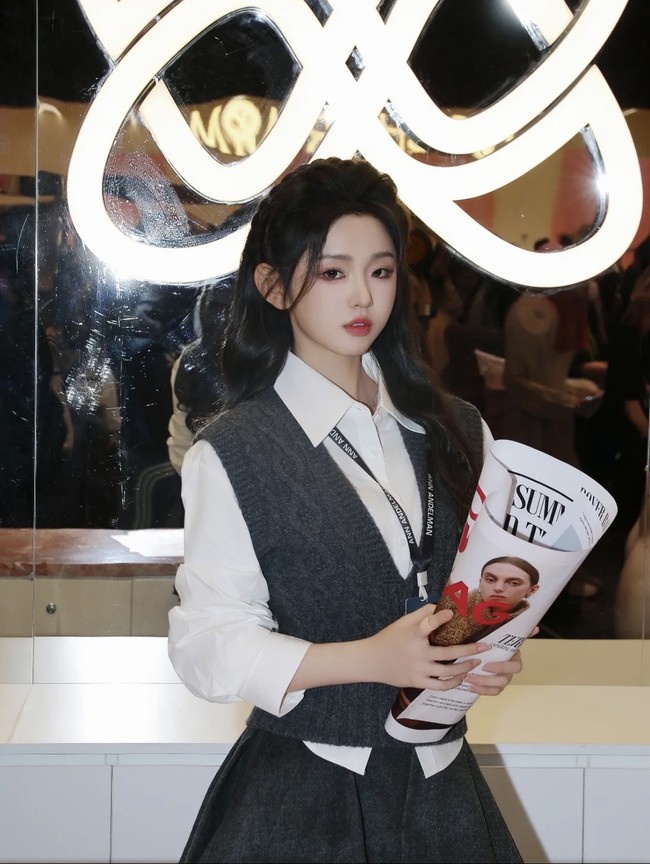 Li Keyi kemudian menjadi salah satu Gen-Z yang mendominasi industri drama pendek. Awal kariernya ia hanya membintangi satu drama. Kemudian pada 2024, Lee Keyi projeknya meningkat menjadi delapan drama.  Foto: Dok. Weibo, Instagram