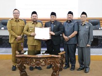 Gus Yani Pamer PAD Gresik Capai 98,58% Saat Sampaikan LKPJ 2025