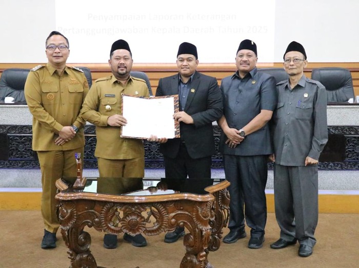Bupati Gresik Gus Yani saat menyampaikan capaian LKPD