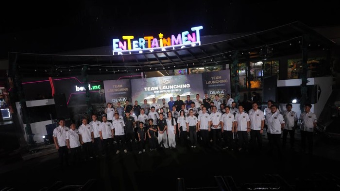 Dewa United mendirikan tim motorsports untuk berlomba di berbagai ajang.