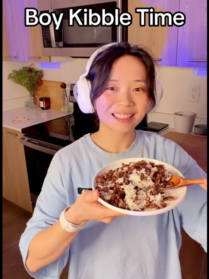 Diet boy kibble viral di TikTok.