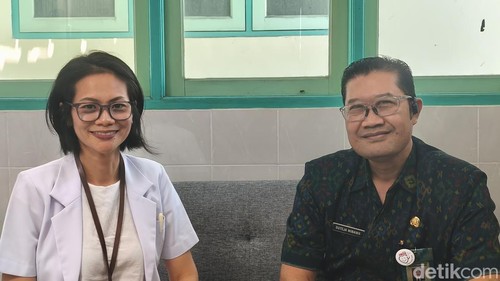 Dokter forensik RSUD Buleleng, Klarisa Salim dan Direktur RSUD Buleleng, Ketut Suteja Wibawa, ditemui Selasa (31/3/2026).