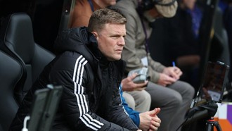 Newcastle Bakal Pecat Howe di Akhir Musim?