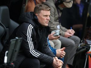 Newcastle Bakal Pecat Howe di Akhir Musim?