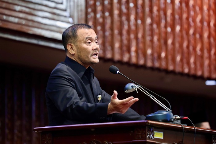 Gubernur Jawa Tengah Ahmad Luthfi mengikuti rapat paripurna DPRD Jawa Tengah di Gedung Berlian, Semarang.