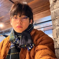 Kim Taehyung alias V terungkap sebagai personel BTS dengan jumlah followers terbanyak. Tak heran jika postingan fotonya bisa tembus 10 juta likes. Pemilik akun Instagram @thv itu diikuti 71,3 juta followers. Foto: Instagram