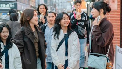 Seru! Ayu Ting Ting dan Hesti Purwadinata Kulineran di China dan Korea