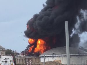 Video: Kilang Minyak di Haifa Israel Terbakar seusai Diserang Rudal