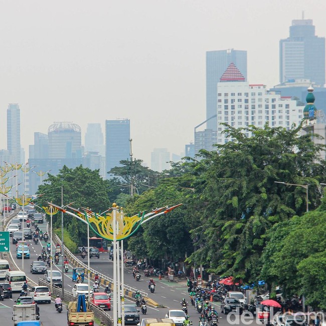 Jakarta Kembali Sibuk, Polusi Udara Ikut Memburuk