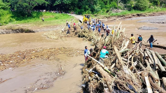 Jembatan putus di Situbondo