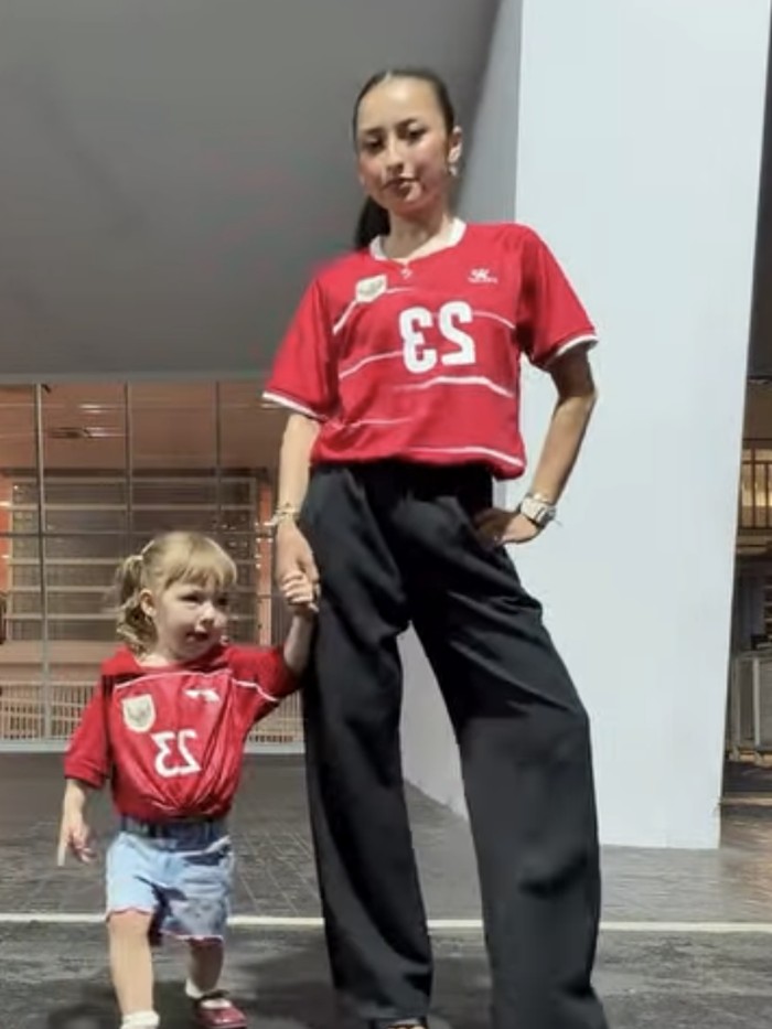 Momen Justin Hubner dan Kamari Main Bola di GBK Usai Laga Indonesia Vs Bulgaria