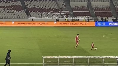 Momen Justin Hubner dan Kamari Main Bola di GBK Usai Laga Indonesia Vs Bulgaria