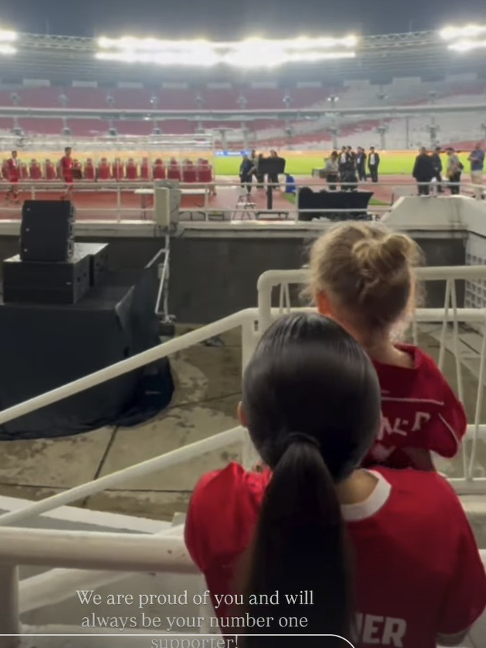 Momen Justin Hubner dan Kamari Main Bola di GBK Usai Laga Indonesia Vs Bulgaria