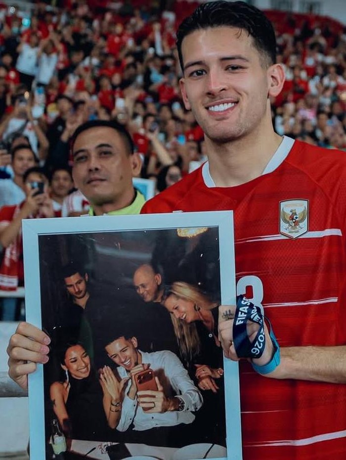 Jennifer Coppen setia dukung Justin Hubner.
