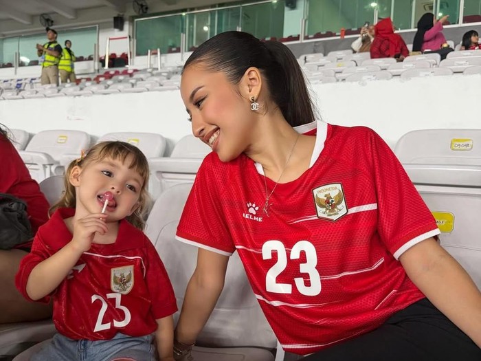 Jennifer Coppen setia dukung Justin Hubner.