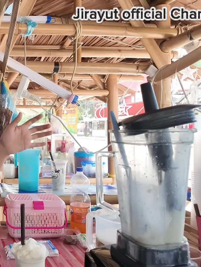 Potret Jirayut Buka Warung Makan di Thailand Buat Bantu Keluarga