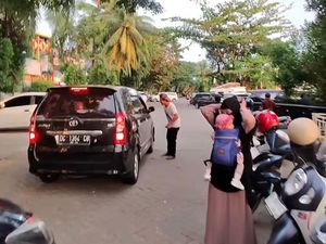 Kacaunya Petugas PD Parkir Makassar Biarkan Jukir Patok Rp 10 Ribu Depan Mata