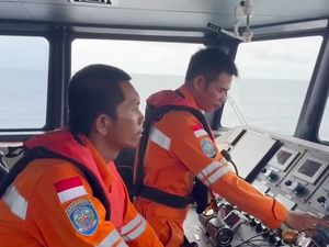 Video: Kapal Nazila 05 Tenggelam di Maluku Utara, 27 ABK Hilang