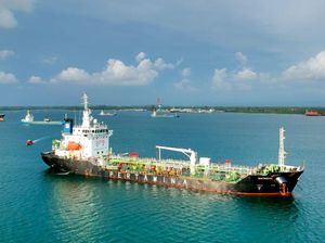 Pertamina Operasikan 345 Kapal Distribusikan BBM dan LPG