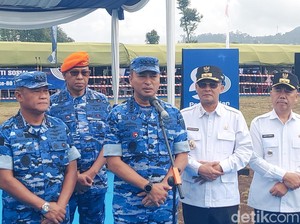 Uluran Tangan TNI AU kepada Penyintas Longsor Cisarua