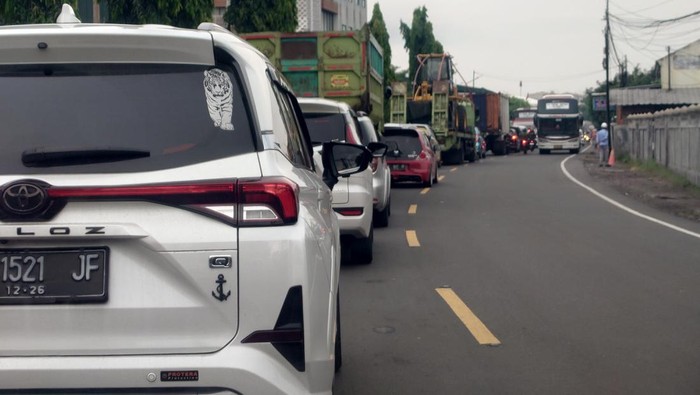 Lalin Menuju Merak Macet