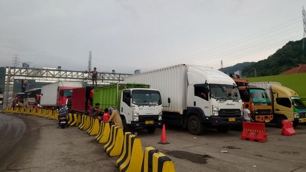 Lalin Menuju Merak Macet