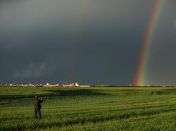 Langit Qamishli Berwarna! Pelangi Muncul, Warga Ramai-ramai Foto