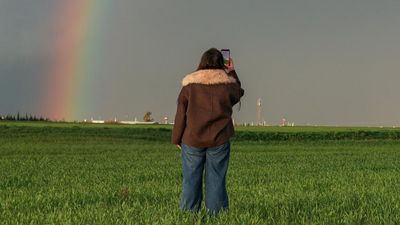 Langit Qamishli Berwarna! Pelangi Muncul, Warga Ramai-ramai Foto