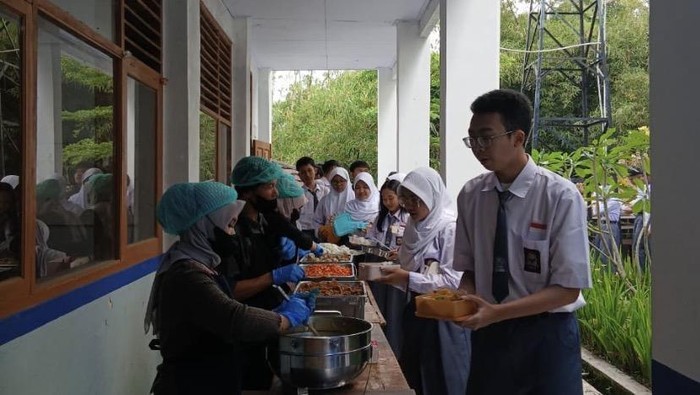 MBG prasmanan di Sukabumi