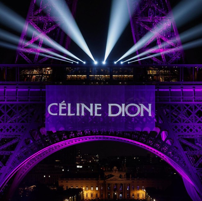 Menara Eiffel Bersinar Sambut Comeback Celine Dion di Paris