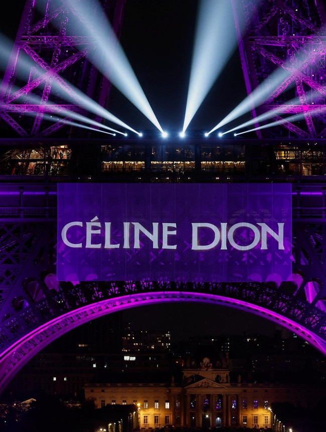 Menara Eiffel Bersinar Sambut Comeback Celine Dion di Paris