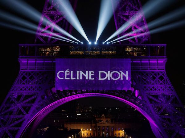 Menara Eiffel Bersinar Sambut Comeback Celine Dion di Paris