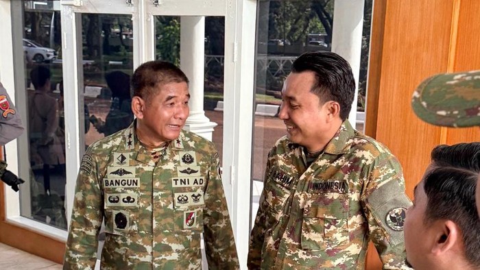 Pangdam XIV/Hasanuddin Mayjen Bangun Nawoko bersama Bupati Luwu Utara Andi Abdullah Rahim.