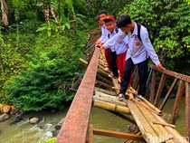 Sukabumi-Cianjur Sepekan: Riuh Jembatan Gantung Melintir