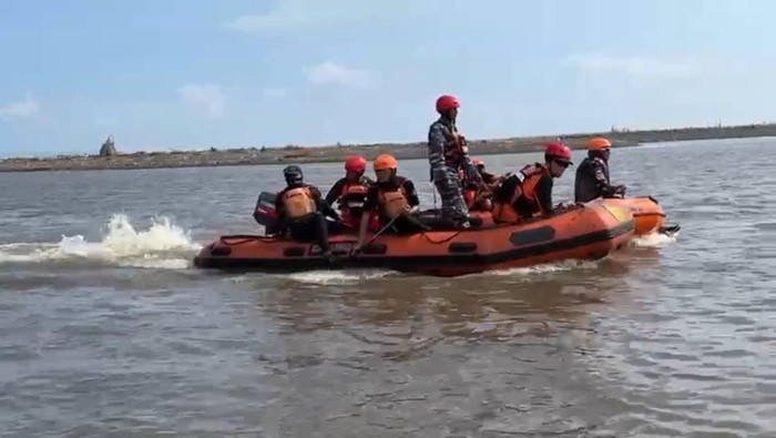 Pencarian korban di Sungai Sungai Bondoyudo Lumajang
