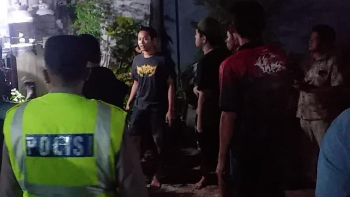 Pencuri burung perkutut babak belur dihajar massa